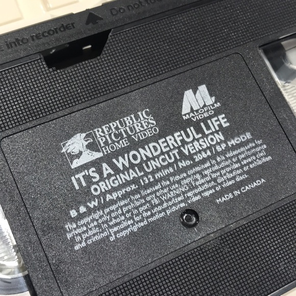 ✨Sold✨It’s A Wonderful Life Vintage VHS Frank Capra’s Original Uncut Version - Picture 6 of 10